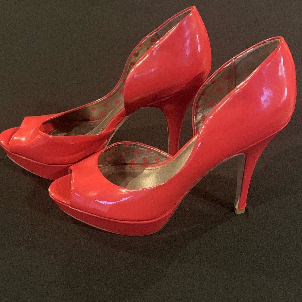 Fergalicious Red Platform Peep Toe Heel 9M